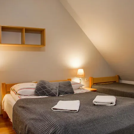 Bed & Breakfast Dw Pod Jaworami - Jacuzzi, Sauna Na Wylacznosc, Latem Basen Podgrzewany
