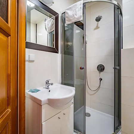 Dw Pod Jaworami - Relaks - Jacuzzi, Sauna Na Wylacznosc, Basen Podgrzewany 3* بيالكا تاترزانسكا